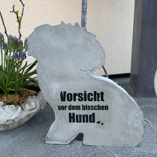 Foto Potch auf Beton Hund - Giessform Hund erhältlich bei https://beton-garage.ch